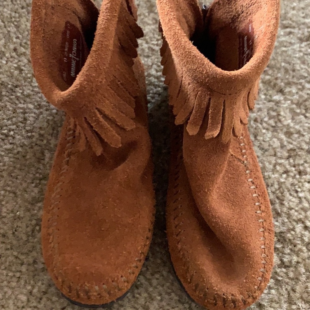 Girls Minnetonka Moccasins